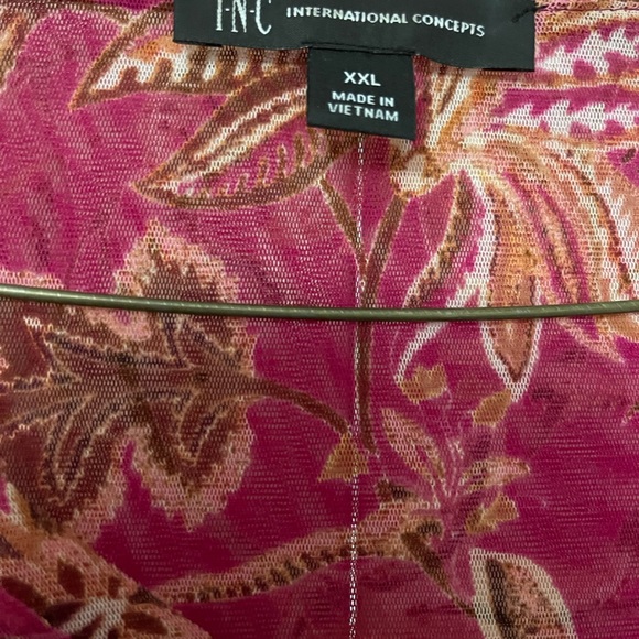 INC- pink design bodice lined mesh blouse.  Sheer sleeves,  sz XXL - Picture 5 of 6